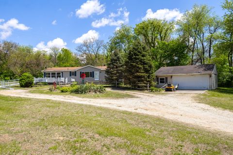 Photo of 10630 Meredosia Road, Albany, IL 61230 (MLS # 12642297)