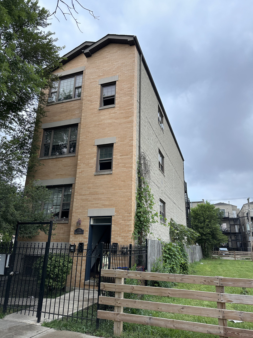4316 W Gladys Avenue