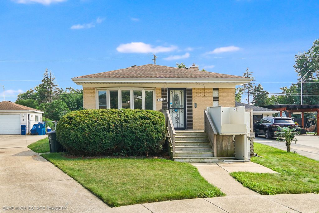 Photo for 4207 W Jobev Lane, Alsip, IL 60803 (MLS # 12467400)