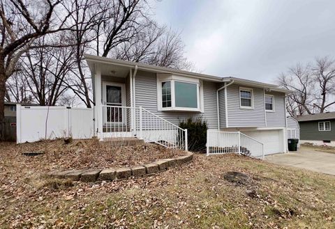 Photo of 4816 Candlelight Dr Drive, Davenport, IA 52806 (MLS # 100000451)