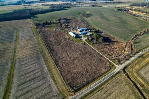 Single Family Residence in Durand IL 14578 Center Road.jpg