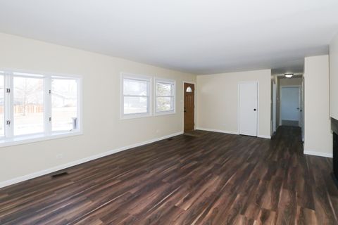 Tiny photo for 755 Cambridge Lane, Hoffman Estates, IL 60169 (MLS # 12582338)