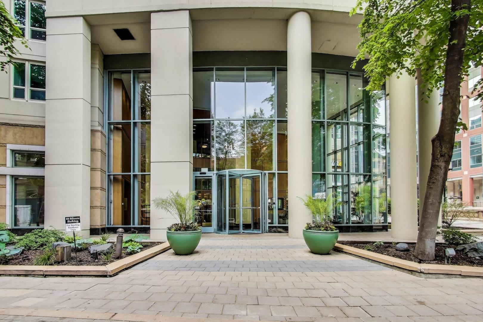 345 N LASALLE Boulevard 3904