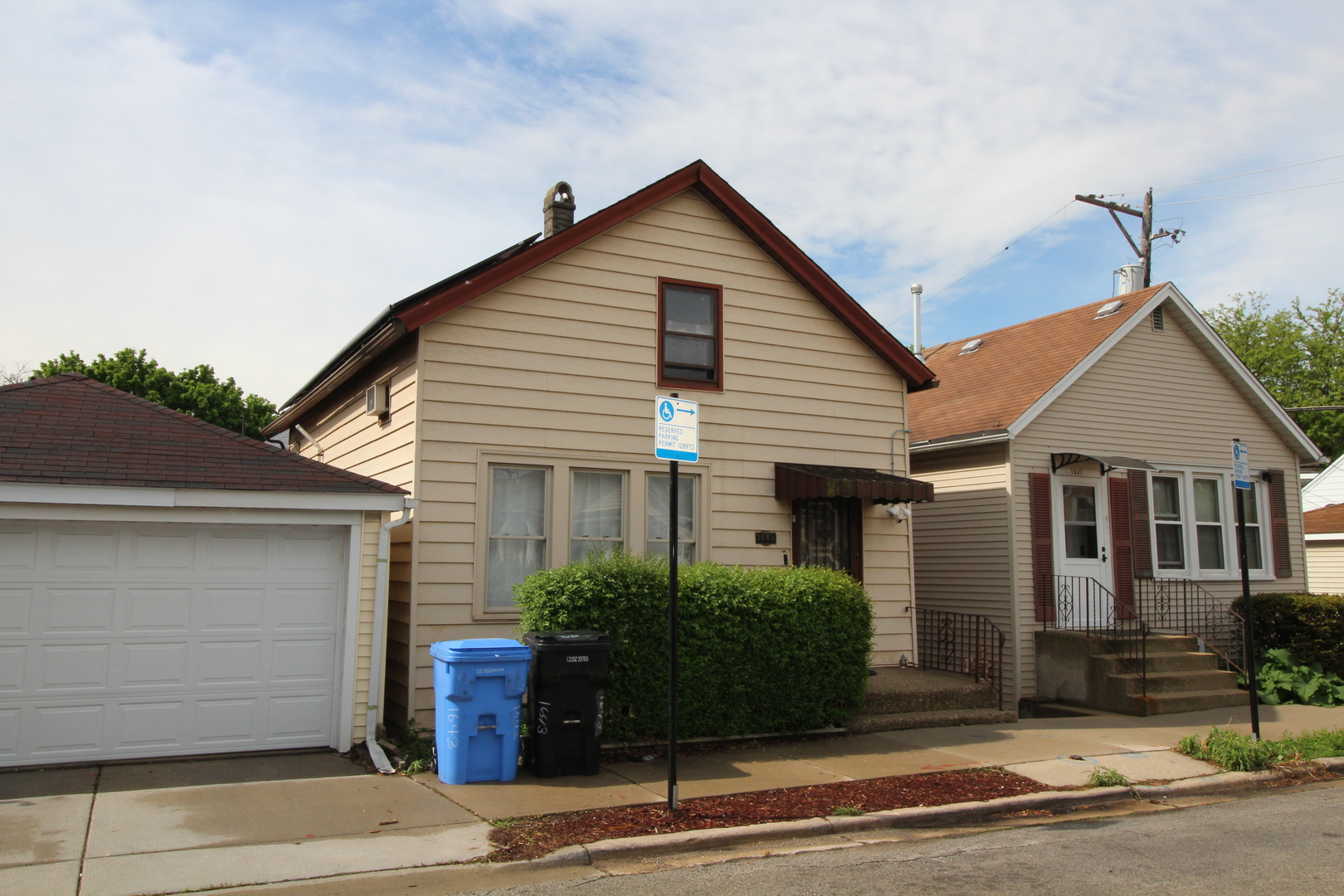 1643 W 32nd Place