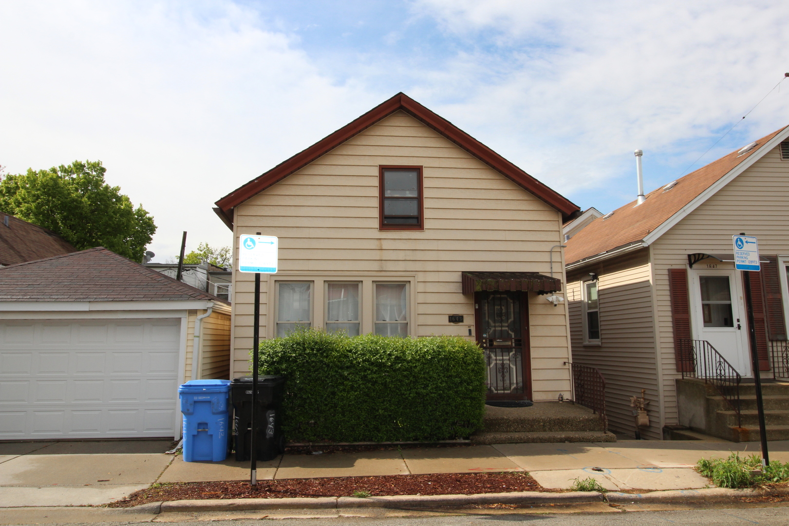 1643 W 32nd Place