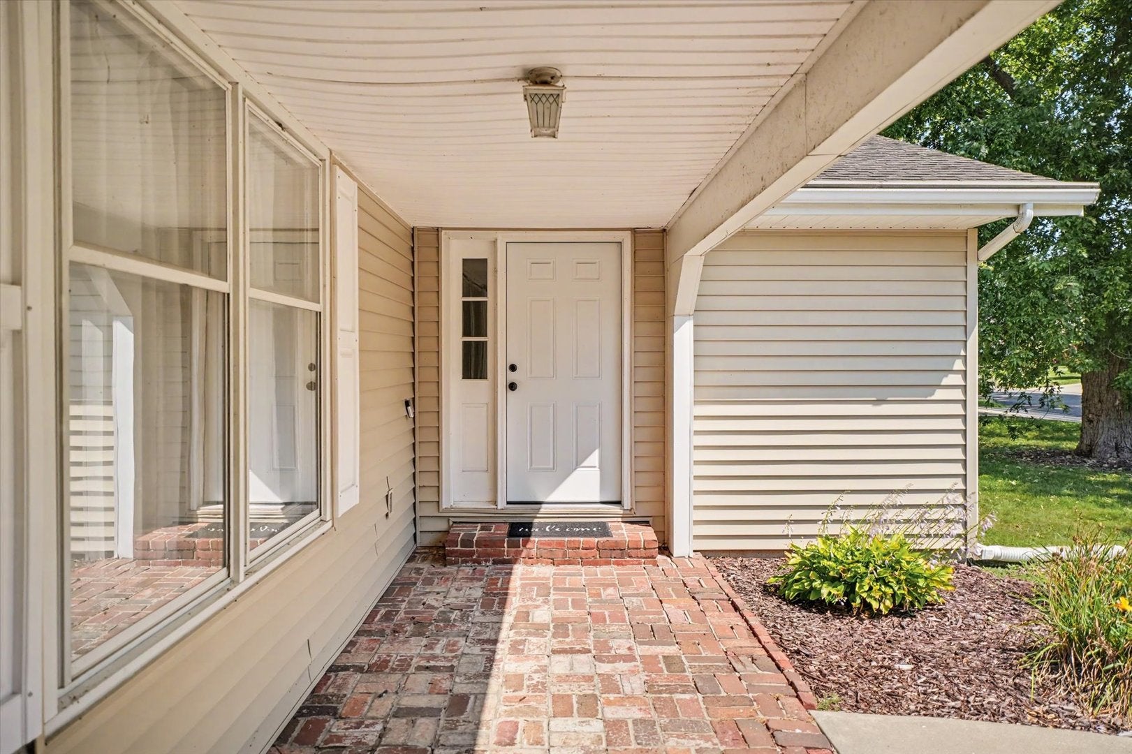 908 Hillside Court