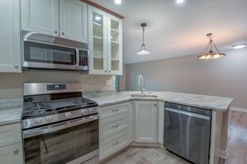 Tiny photo for 386 Sandhurst Circle #2, Glen Ellyn, IL 60137 (MLS # 12497034)