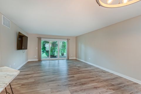 Tiny photo for 386 Sandhurst Circle #2, Glen Ellyn, IL 60137 (MLS # 12497034)