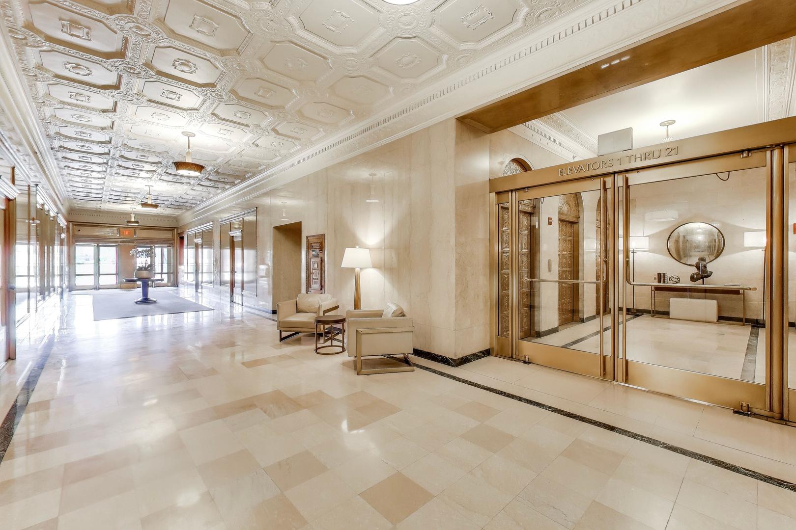 310 S MICHIGAN Avenue 1013