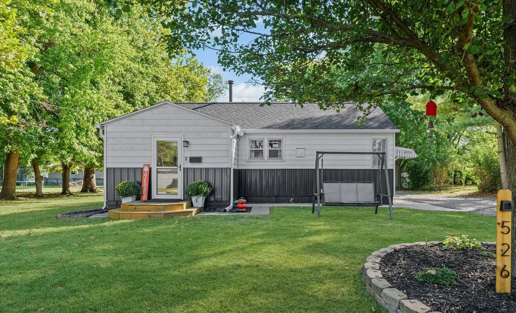 Photo for 526 S Wood Street, Gibson City, IL 60936 (MLS # 12487206)