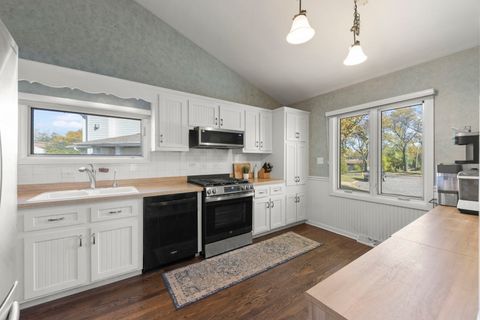 Tiny photo for 5924 Carpenter Street, Downers Grove, IL 60516 (MLS # 12530870)