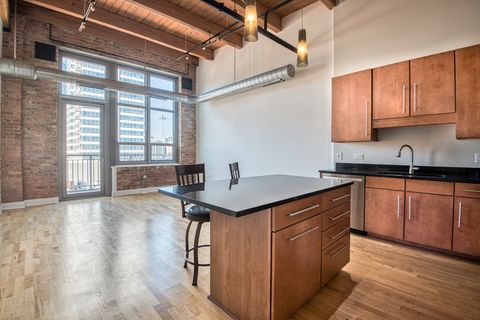 Tiny photo for 770 W GLADYS Avenue #606, Chicago, IL 60661 (MLS # 12487039)