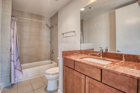 Tiny photo for 770 W GLADYS Avenue #606, Chicago, IL 60661 (MLS # 12487039)