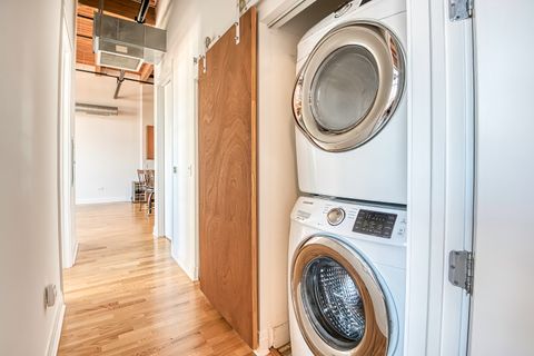 Tiny photo for 770 W GLADYS Avenue #606, Chicago, IL 60661 (MLS # 12487039)