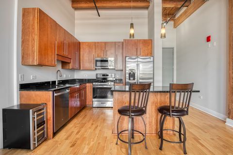 Tiny photo for 770 W GLADYS Avenue #606, Chicago, IL 60661 (MLS # 12487039)