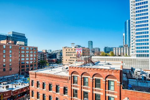 Tiny photo for 770 W GLADYS Avenue #606, Chicago, IL 60661 (MLS # 12487039)
