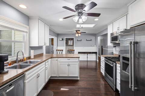 Tiny photo for 8731 S 80th Court, Hickory Hills, IL 60457 (MLS # 12725725)