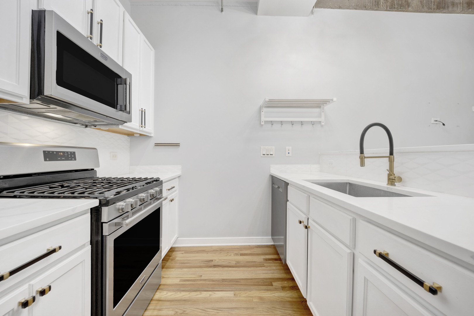1111 W 15th Street 113