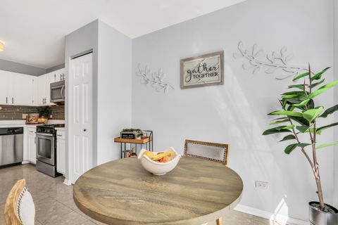 Tiny photo for 1881 Canterbury Court, Gurnee, IL 60031 (MLS # 12472945)