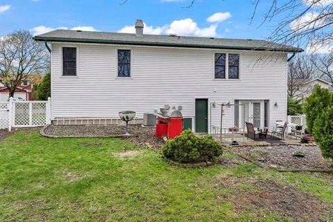 Tiny photo for 161 Oakwood Drive, Bolingbrook, IL 60440 (MLS # 12615165)