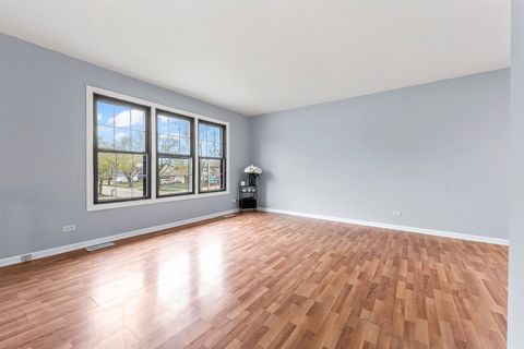 Tiny photo for 161 Oakwood Drive, Bolingbrook, IL 60440 (MLS # 12615165)