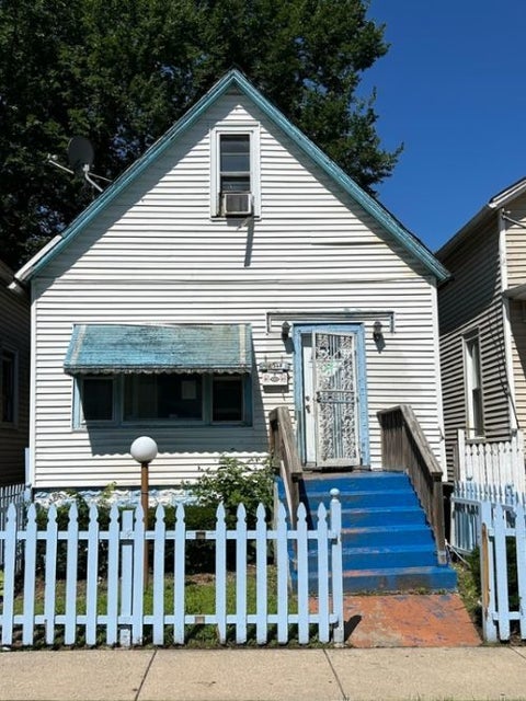 Photo of 11568 S LAFAYETTE Avenue, Chicago, IL 60628 (MLS # 12764086)
