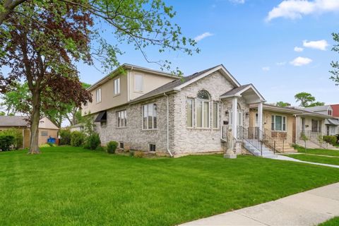 Photo of 6916 W Forest Preserve Drive, Harwood Heights, IL 60706 (MLS # 12653100)