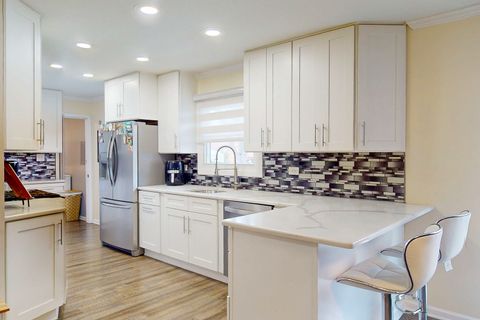 Tiny photo for 254 Harmony Lane, Elk Grove Village, IL 60007 (MLS # 12622553)