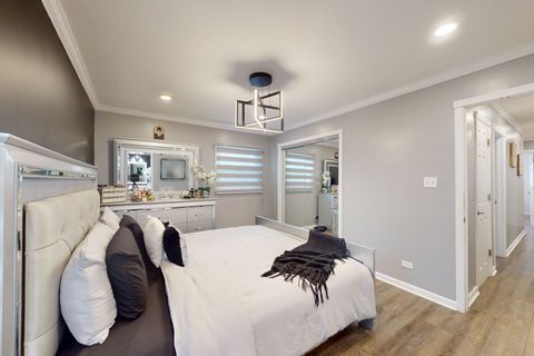 Tiny photo for 254 Harmony Lane, Elk Grove Village, IL 60007 (MLS # 12622553)