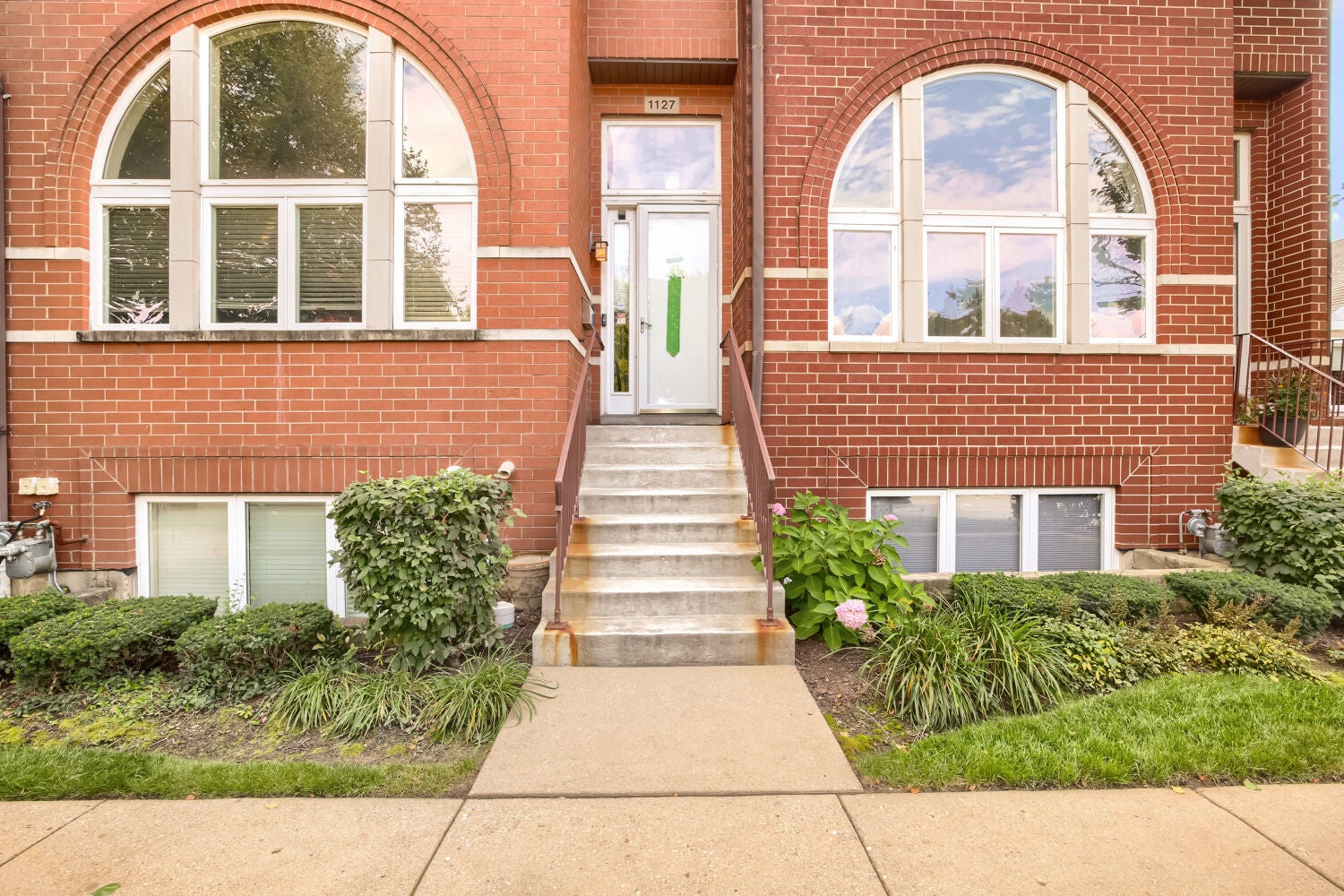 1127 E Prairie Avenue - Photo 2