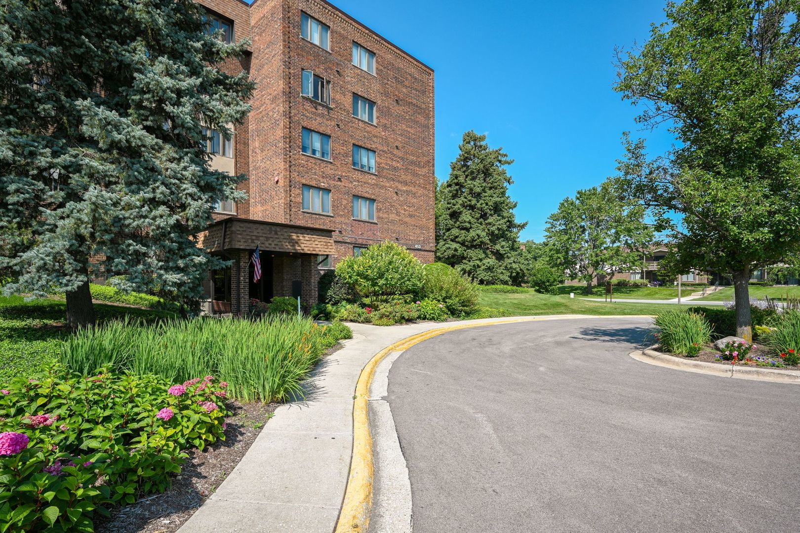 453 Raintree Drive 5E