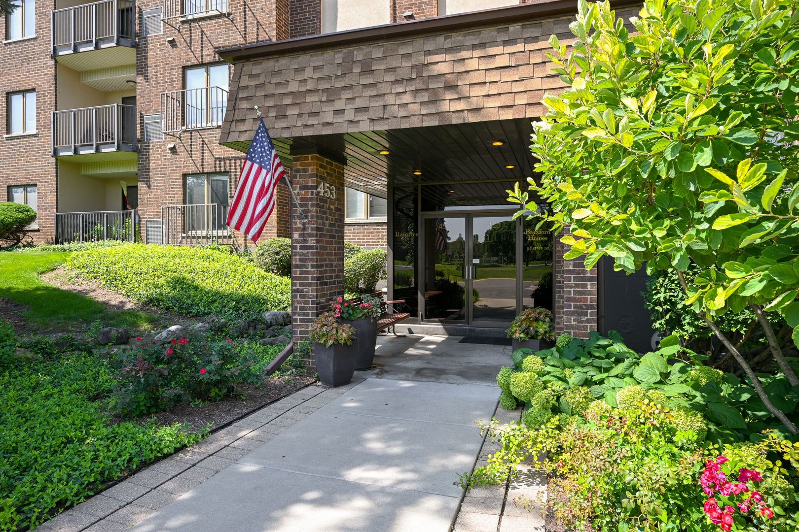453 Raintree Drive 5E