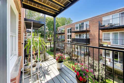 Tiny photo for 2622 W Catalpa Avenue #8, Chicago, IL 60625 (MLS # 12727738)