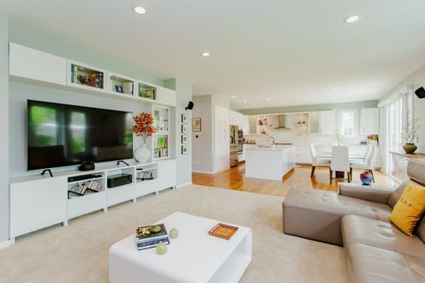 Tiny photo for 2189 AVALON Drive, Buffalo Grove, IL 60089 (MLS # 12616238)