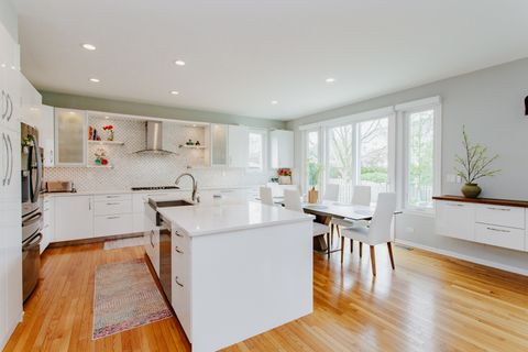 Tiny photo for 2189 AVALON Drive, Buffalo Grove, IL 60089 (MLS # 12616238)