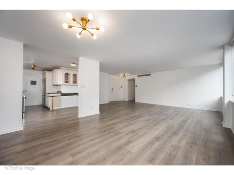 Tiny photo for 1 E Schiller Street #3C, Chicago, IL 60610 (MLS # 12583788)