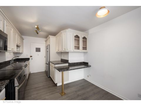 Tiny photo for 1 E Schiller Street #3C, Chicago, IL 60610 (MLS # 12583788)