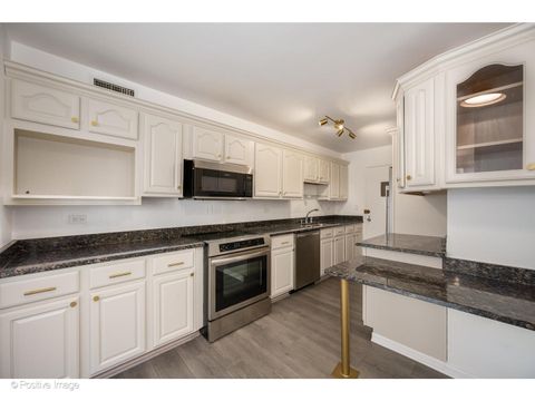 Tiny photo for 1 E Schiller Street #3C, Chicago, IL 60610 (MLS # 12583788)