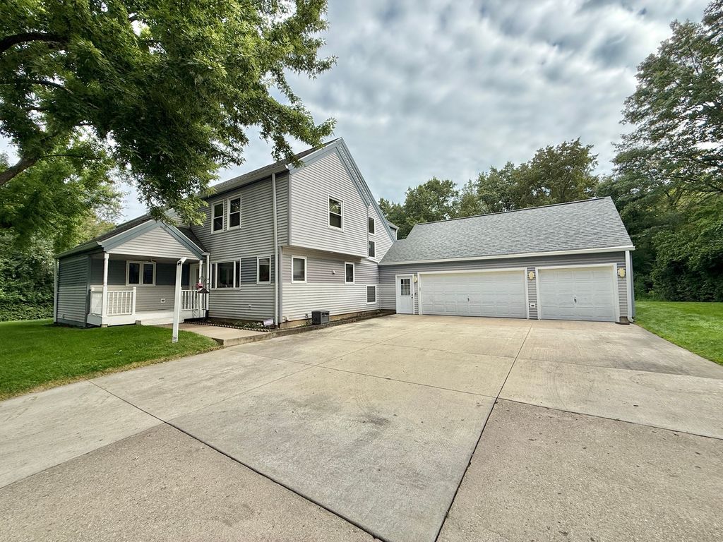 Photo for 4893 Huxley Drive, Rockford, IL 61101 (MLS # 12490338)