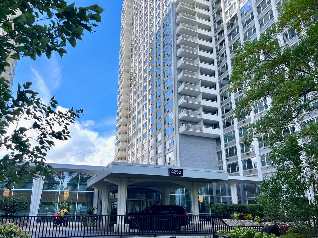 Photo for 4250 N Marine Drive #832, Chicago, IL 60613 (MLS # 12481622)