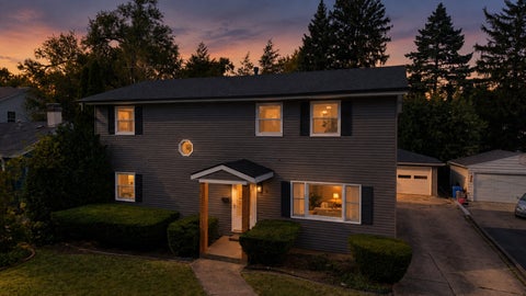 Photo of 829 E Evergreen Street, Wheaton, IL 60187 (MLS # 12769390)