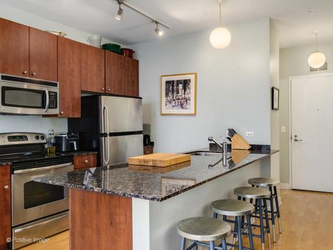 Tiny photo for 565 W QUINCY Street #1602, Chicago, IL 60661 (MLS # 12612091)