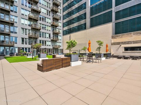 Tiny photo for 565 W QUINCY Street #1602, Chicago, IL 60661 (MLS # 12612091)