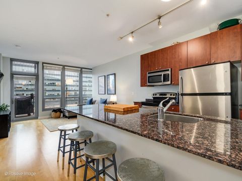Tiny photo for 565 W QUINCY Street #1602, Chicago, IL 60661 (MLS # 12612091)