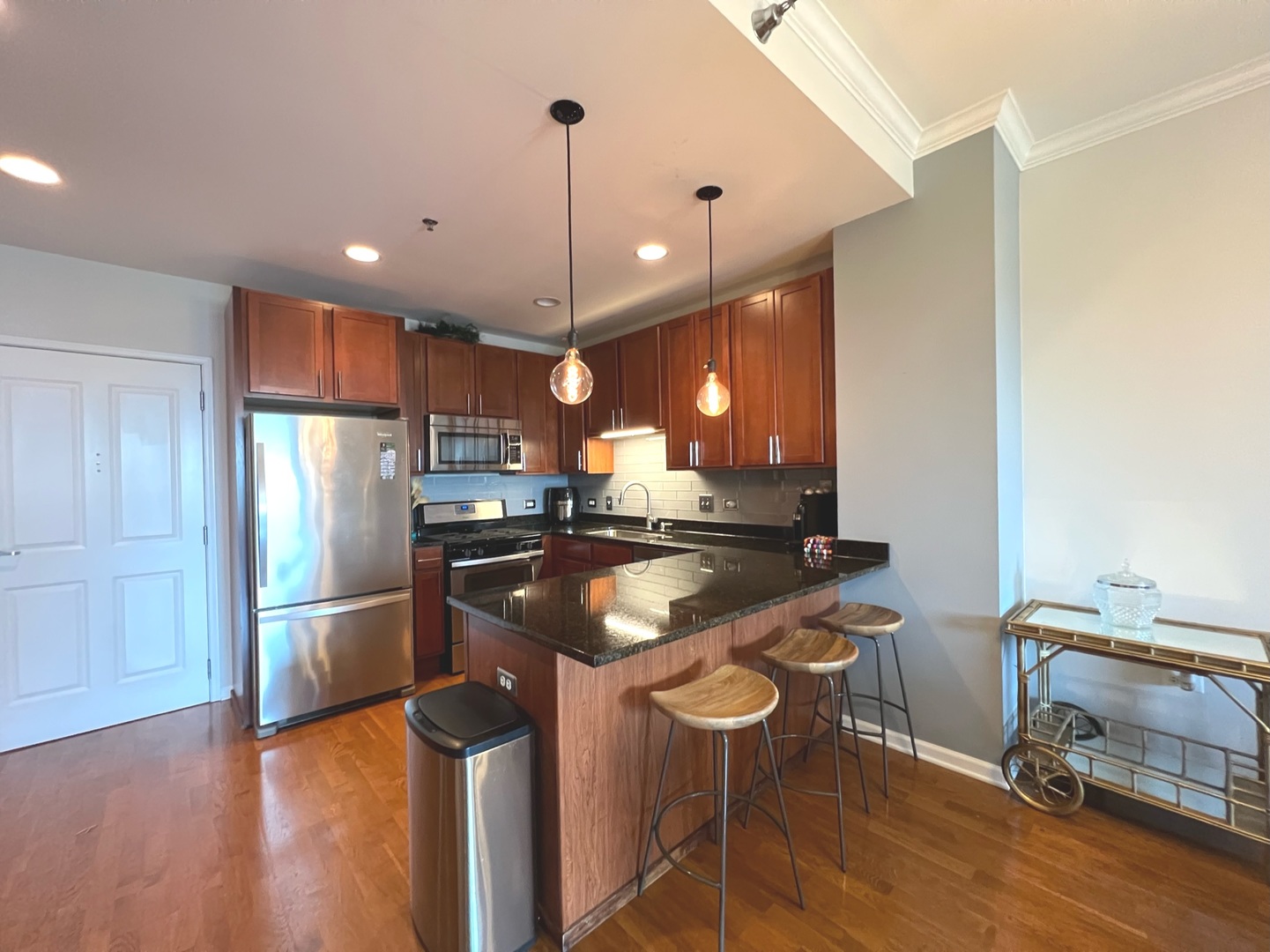 828 W GRACE Street 810