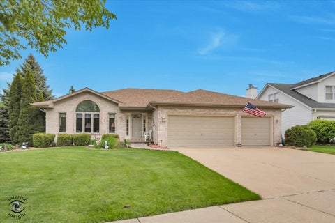 Tiny photo for 233 Goldenwood Court, Aurora, IL 60502 (MLS # 12630679)