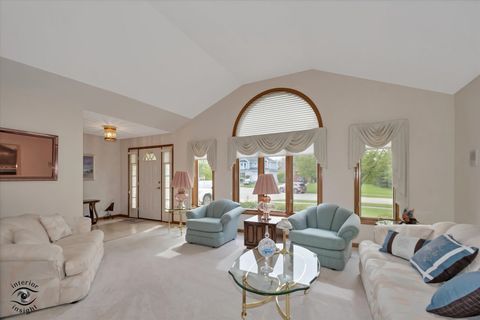 Tiny photo for 233 Goldenwood Court, Aurora, IL 60502 (MLS # 12630679)