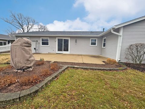Tiny photo for 620 Chelmsford Lane, Elk Grove Village, IL 60007 (MLS # 12583772)