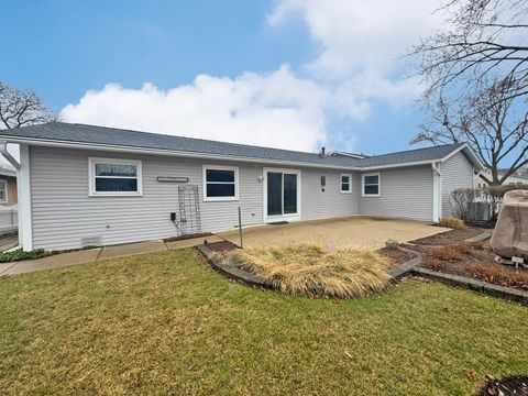 Tiny photo for 620 Chelmsford Lane, Elk Grove Village, IL 60007 (MLS # 12583772)