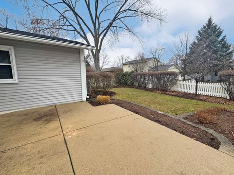 Tiny photo for 620 Chelmsford Lane, Elk Grove Village, IL 60007 (MLS # 12583772)